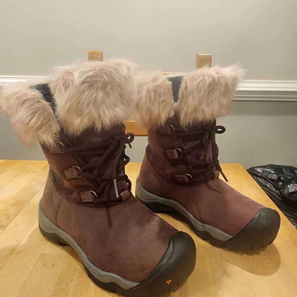 KEEN SNOW BOOTS